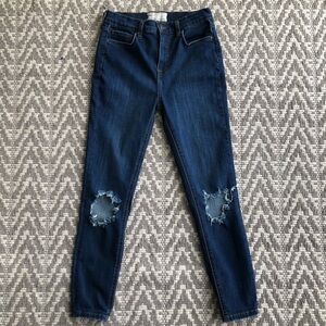 Free People skinny jeans size 29 busted knees